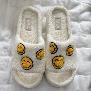 MIA White Huggie Slippers with Yellow Smiley Faces